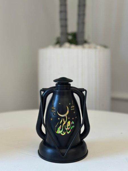 فانوس رمضان مضيء أسود